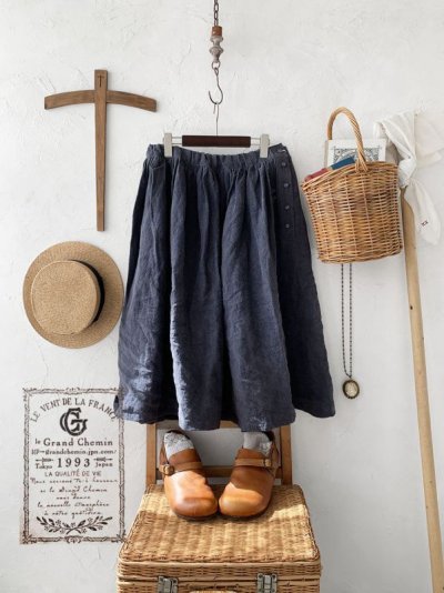 画像2: ROBE DE TRAVAIL／刺繍とボタンのスカート