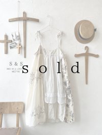 shizuka's／アンティークレースのキャミワンピース