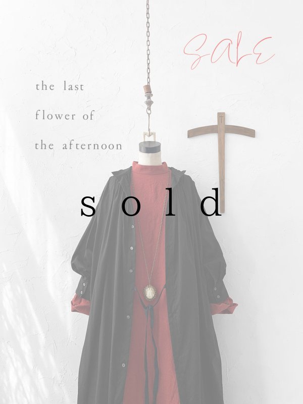 画像1: 【30%off SALE】the last flower of the afternoon／静寂の欠片 back open dress・黒 (1)