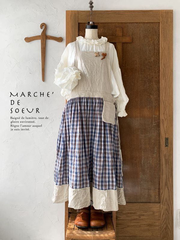 MARCHE' DE SOEUR／バイカラーエプロンワンピース・生成り×ブルーチェック